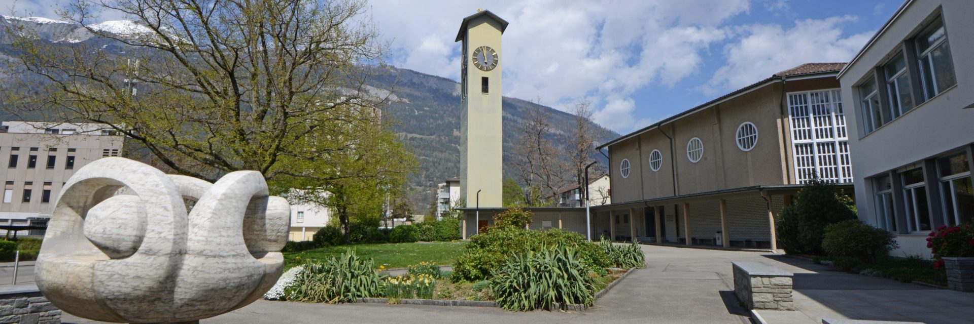 Comander, Kirche, Frühling