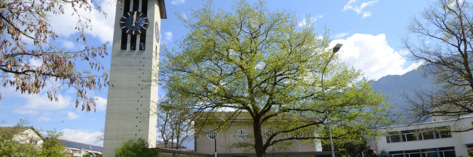 Comander, Kirchen, Frühling